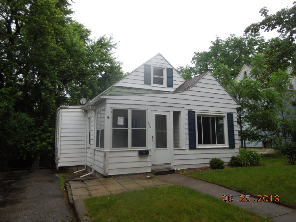  613 Irvington Avenue, Lansing, MI photo