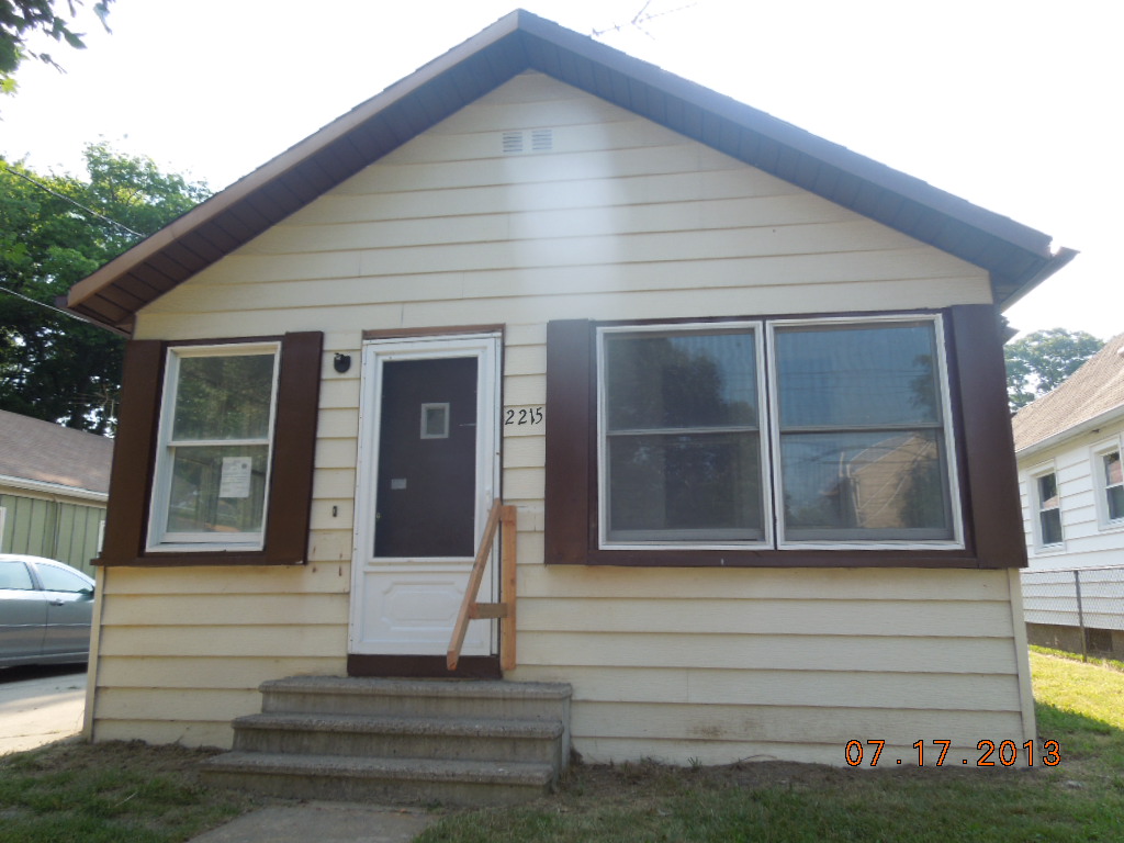  2215 Stirling Ave, Lansing, MI photo