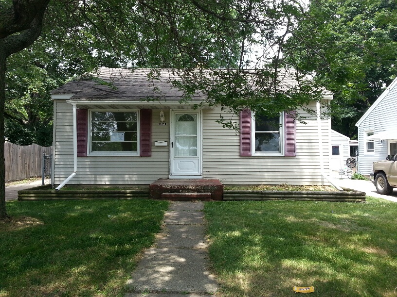  821 E Cavanaugh Rd, Lansing, MI photo