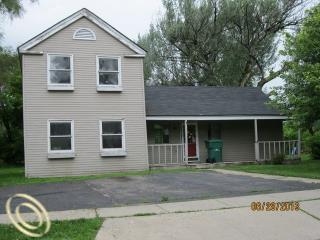  422 West St, Howell, Michigan  photo