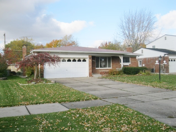  34099 Amsterdam Dr, Sterling Heights, MI photo