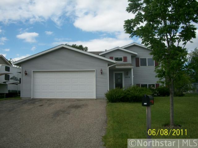  1039 8th Ave Nw, Hutchinson, MN photo