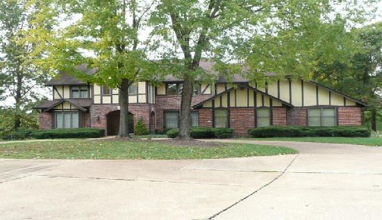  2244 Kehrs Grove Court, Chesterfield, MO photo