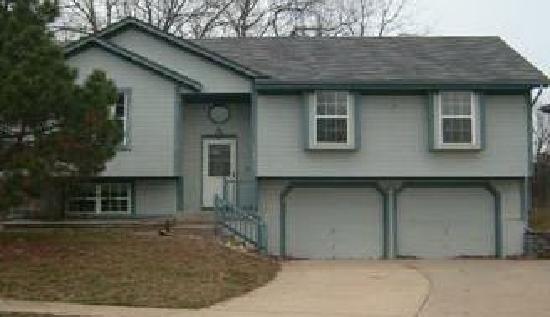  1724 Ne Auburn Drive, Lees Summit, MO photo