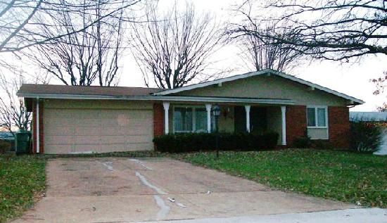  4040 Helmkampf Drive, Florissant, MO photo