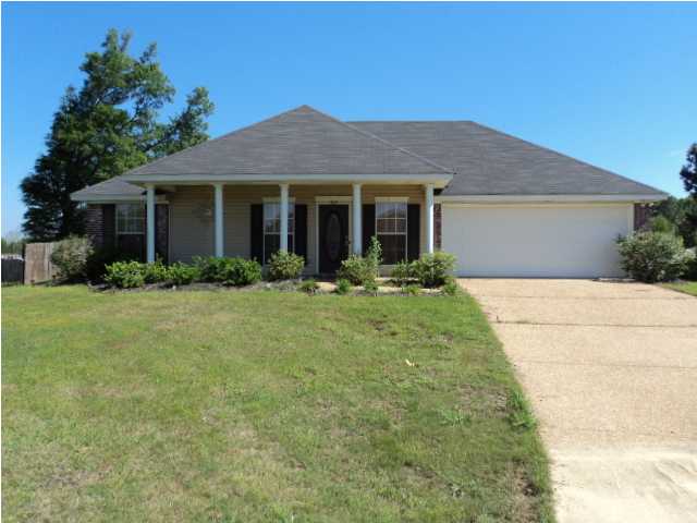  422 Willow Bay Dr, Byram, MS photo