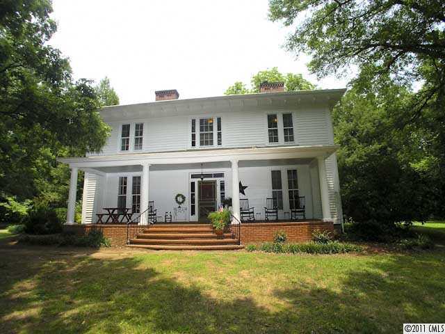  740 Woodlawn Rd, Mount Holly, NC photo