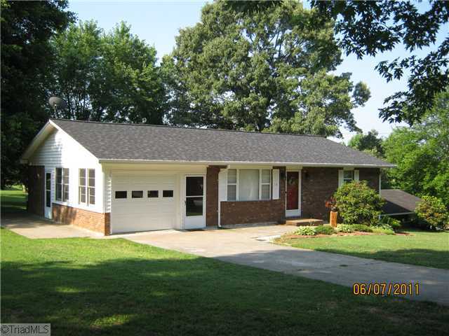  141 Marview Dr, Boonville, NC photo