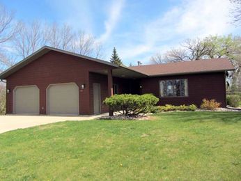  610 Woodlawn Dr, Kindred, ND photo