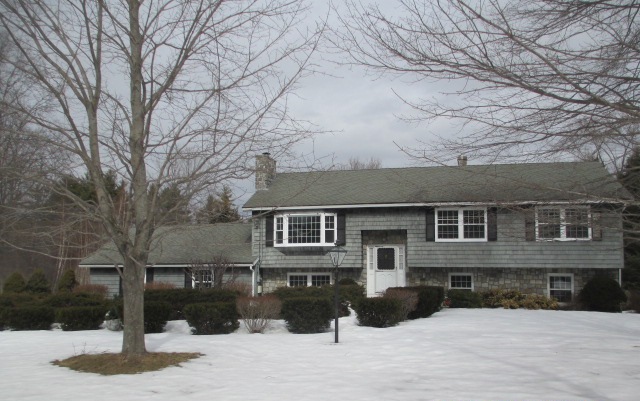  8 Carriage Dr, Exeter, NH photo