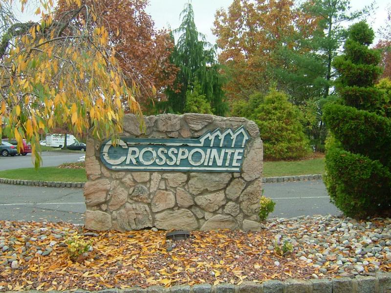  82 Crosspointe Dr, East Brunswick, NJ photo