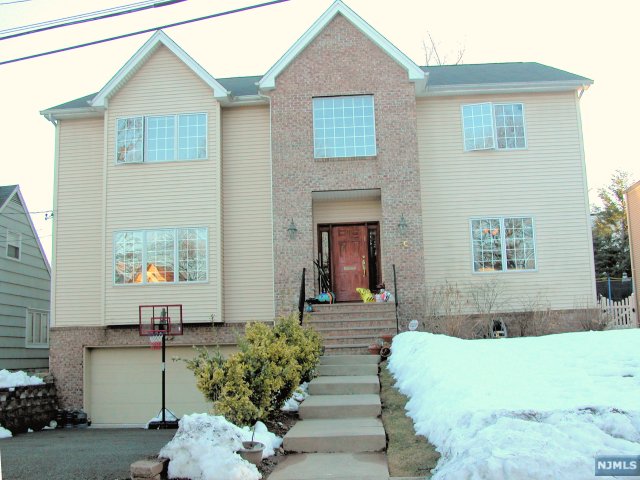  30 Briarcliff Rd, Bergenfield, NJ photo