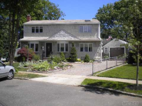 10 Garden Ct, Carle Place, NY 11514