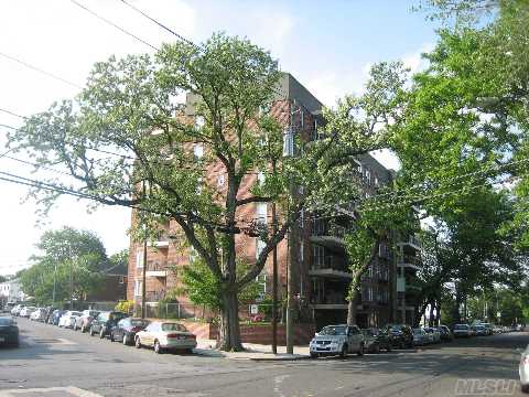  61-88 Dry Harbor Rd #2H, Middle Village, NY photo