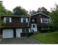 418 Country Ridge Dr, Valley Cottage, NY 10989