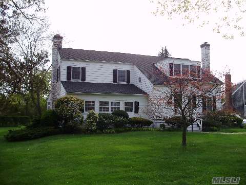  115 S Windsor Ave, Brightwaters, NY photo
