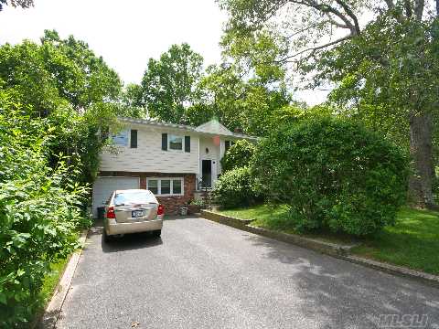  6 Canal View Dr, Center Moriches, NY photo