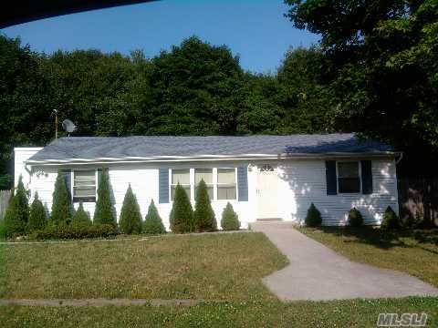  531 Taylor Ave, East Patchogue, NY photo
