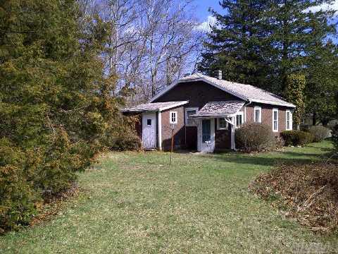  147 a Old Country Rd, Speonk, NY photo