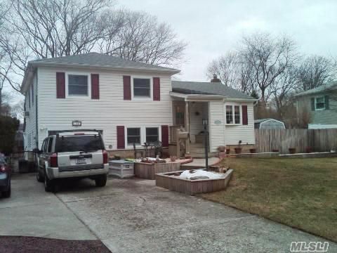  122 Carley Dr, West Sayville, NY photo