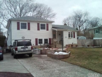 122 Carley Dr, West Sayville, NY 11796
