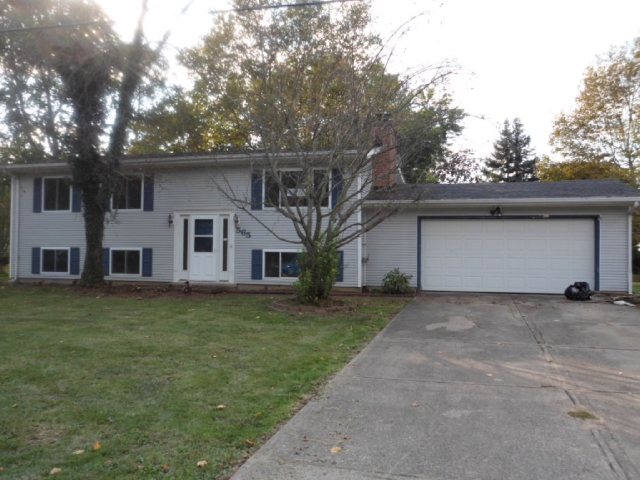  565 Edgewood Dr, Circleville, OH photo