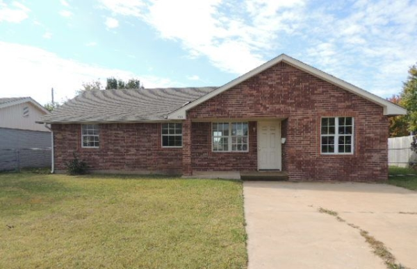  733 N Norman Ave, Moore, OK photo