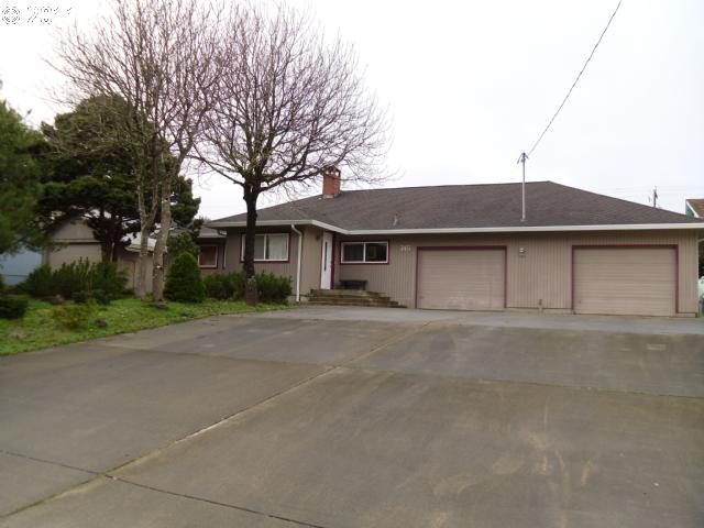  745 Clearlake Ave, Winchester Bay, OR photo