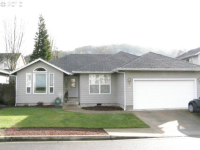 180 Village Dr, Winchester, OR 97495
