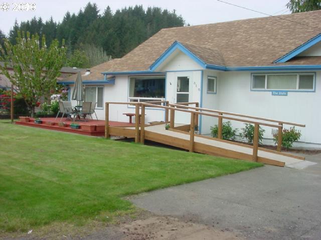  815 Broadway Ave, Winchester Bay, OR photo