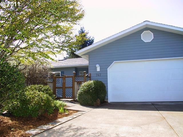  747 NW Estate Dr, Seal Rock, OR photo