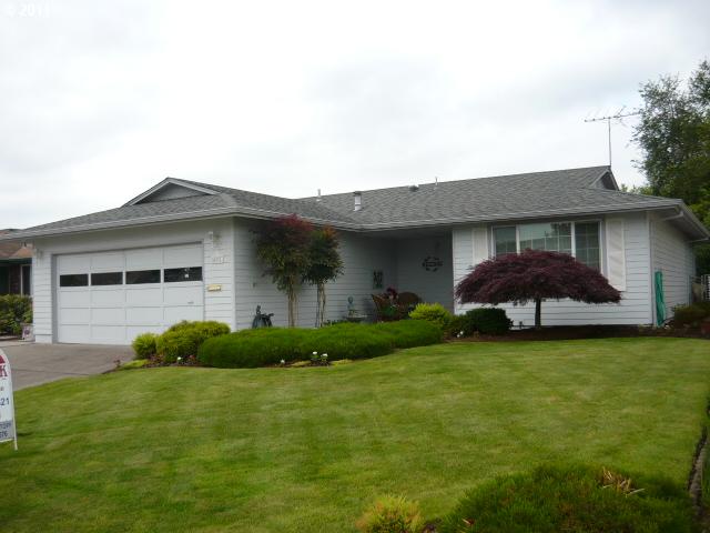  421 S Columbia Dr, Woodburn, OR photo