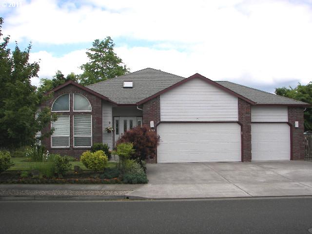  697 SW 24th St, Troutdale, OR photo