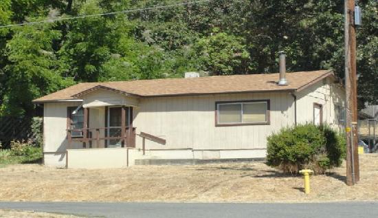 403 North Sixth Avenue, Gold Hill, OR photo