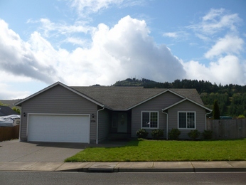  2706 Golfview Avenue, Sutherlin, OR photo