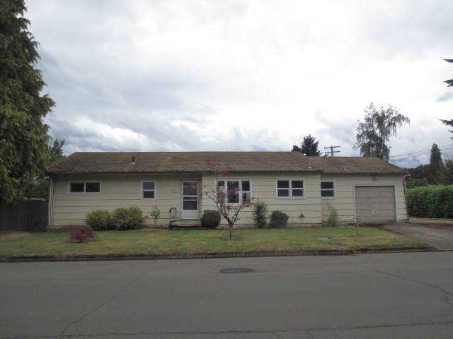  948 N 11th Street, Cottage Grove, OR photo