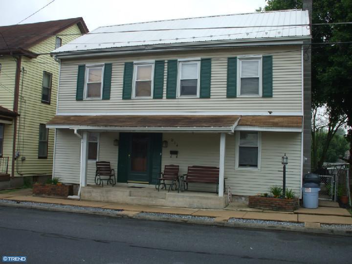  214 W Carpenter Ave, Myerstown, PA photo