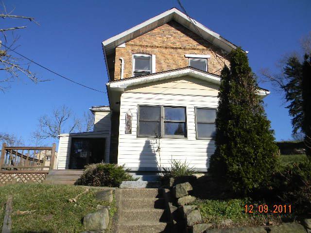  704 6th St, Marianna, PA photo