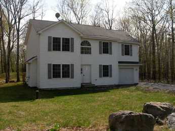  83 Bear Dr, Bushkill, PA photo