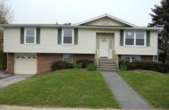  207 Maplewood Drive, Dover, PA photo