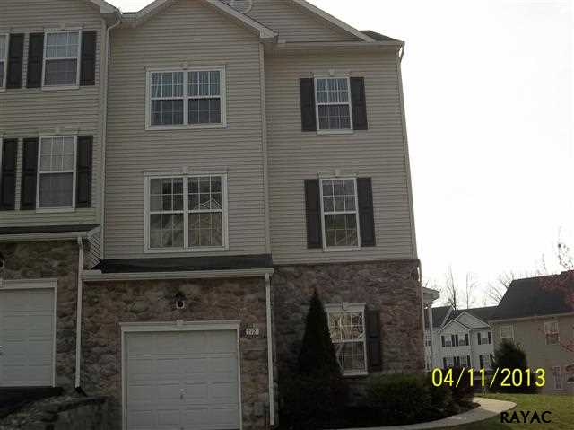  2121 Maple Crest Blvd, York, Pennsylvania  photo