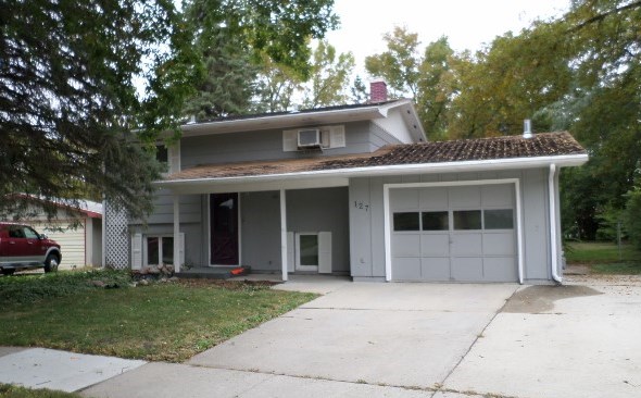  127 Jefferson Ave S, Brookings, SD photo
