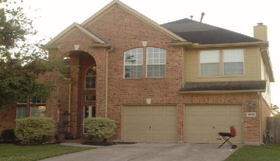  3611 Pine Valley Drive, Pearland, TX photo