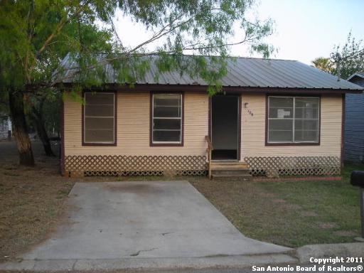  108 N Willow, Pearsall, TX photo