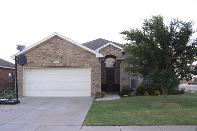  1236 Sweetwater Dr, Burleson, TX photo