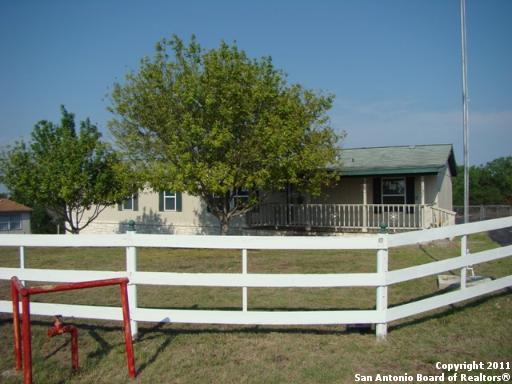  1157 County Road 4511, Hondo, TX photo