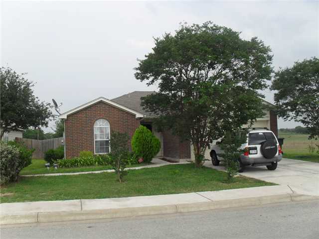  117 Eagle Dr, Luling, TX photo
