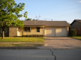  824 EAST MISSION ST, CROWLEY, TX photo