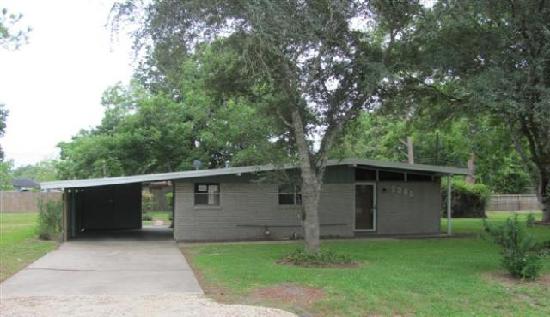  2385 W Coombs St, Alvin, TX photo