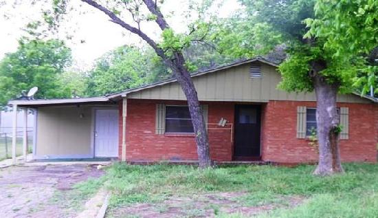  916 Ford St, Kerrville, TX photo